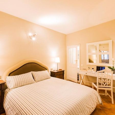 Flat Sole In The Hearth Of Firenze Bagian luar foto